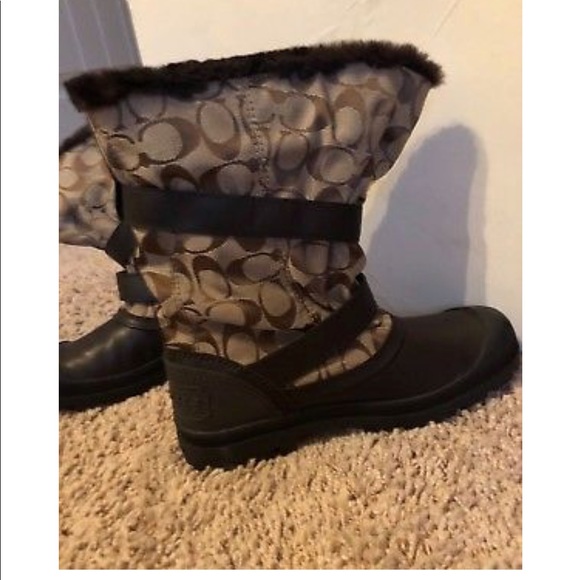 New Coach HOLIWAY Khaki Chestnut Boots - Size 7 - Picture 2 of 3